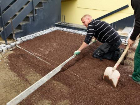 Abziehen bzw. begradigen der Bettung
